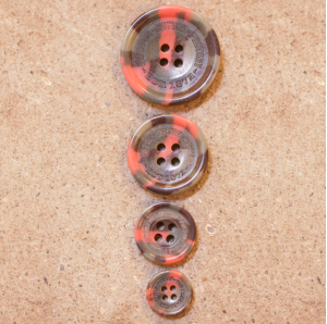 This Camouflage Button is available in 4 sizes (18/24/32/40)
